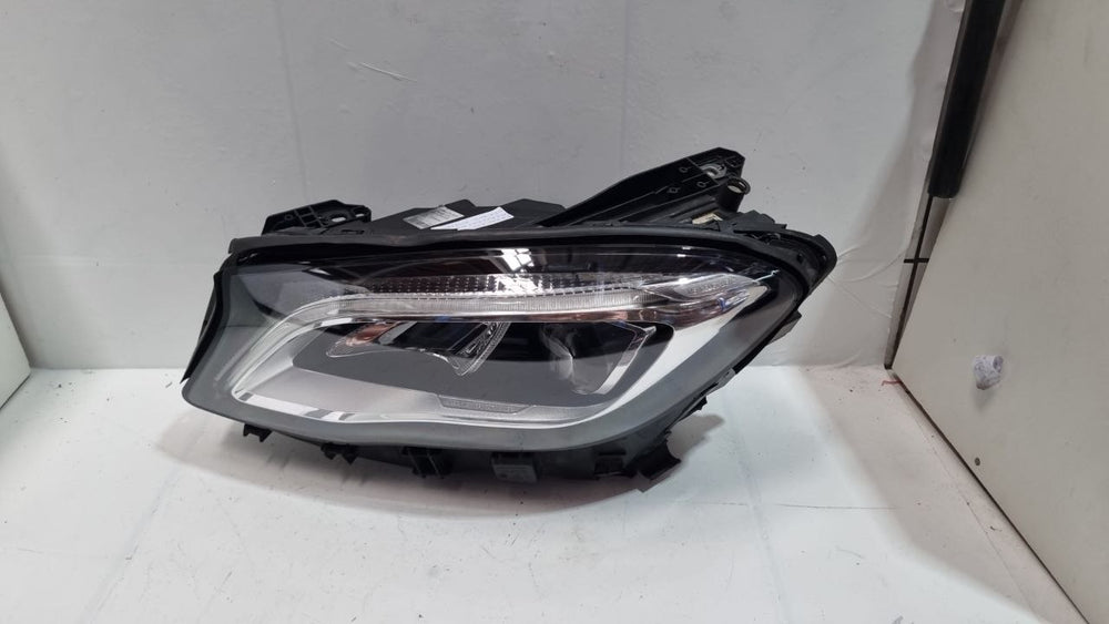 Farol Diant Esq MB GLA 200 2015/2018 Usado