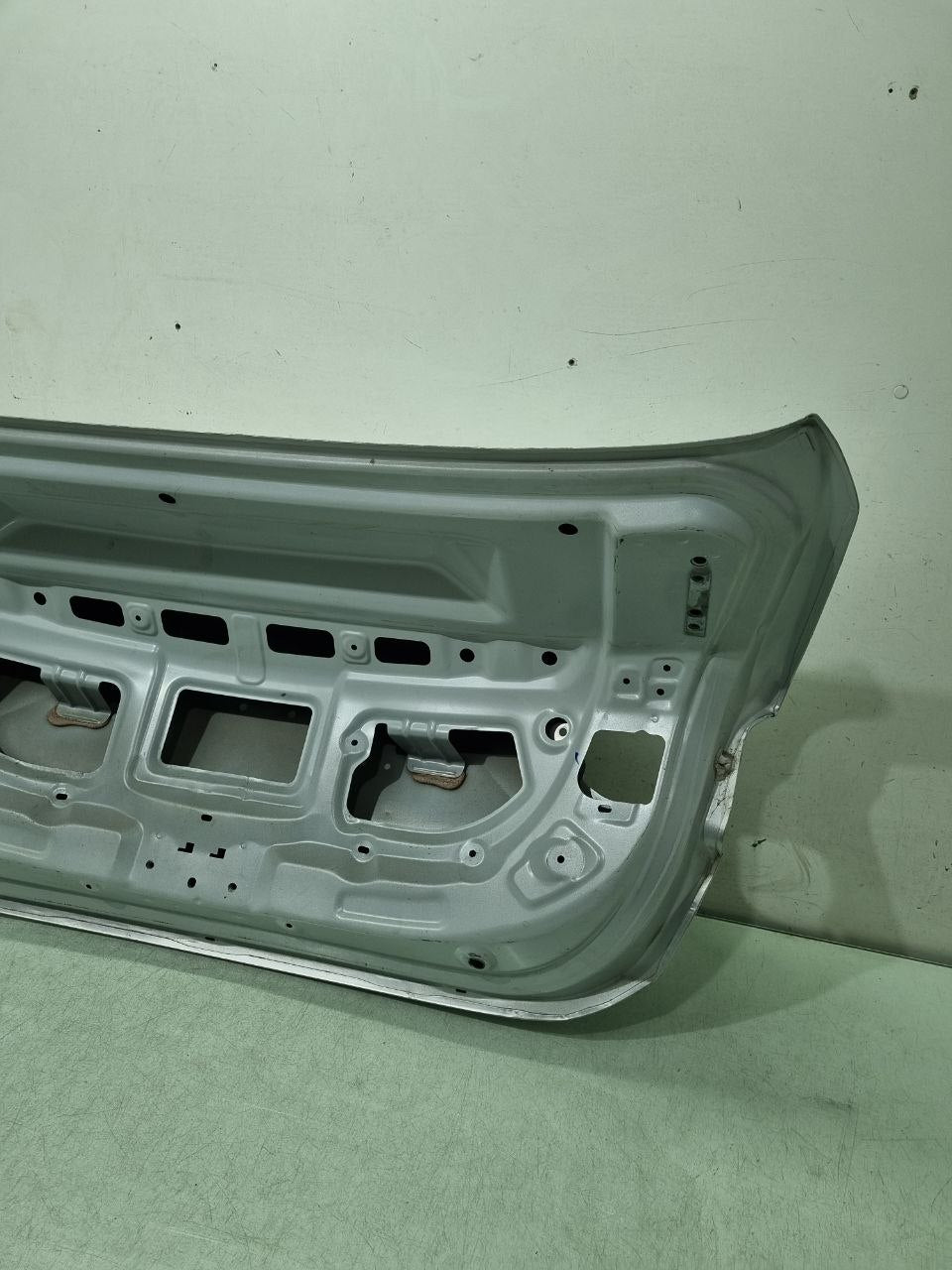 Tampa Traseira Chevrolet Onix Sedan Turbo 2020/2024 Usado