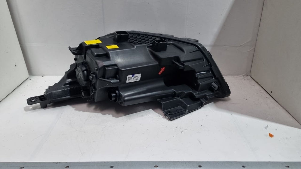 Farol Dianteiro Esquerdo Hyundai HB20 2023 Usado