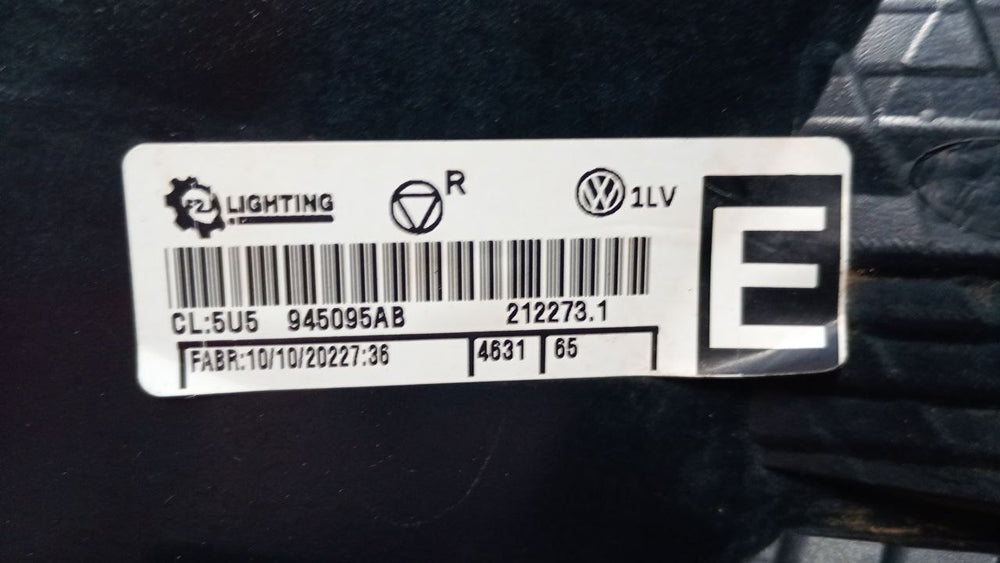 Lanterna Tras Esq VW Voyage G6 2013/2023 Usada