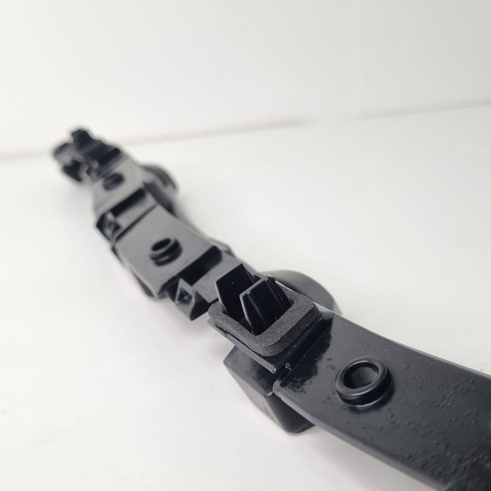 Suporte Guia Para-choque  lado direito Traseiro duster 20/24