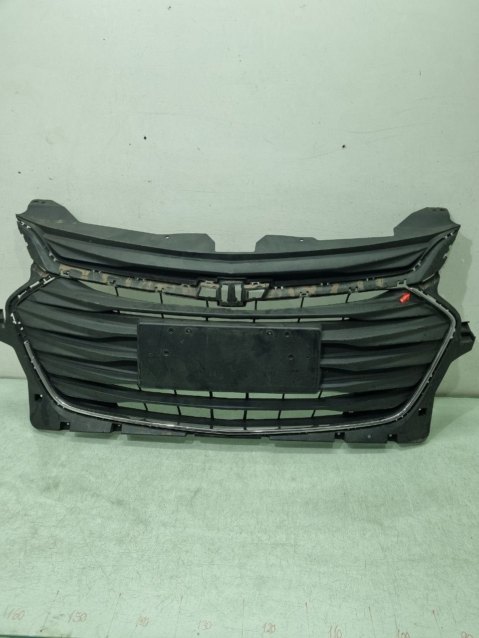 Grade Dianteira Central Chevrolet Onix 2022/2025 Usado
